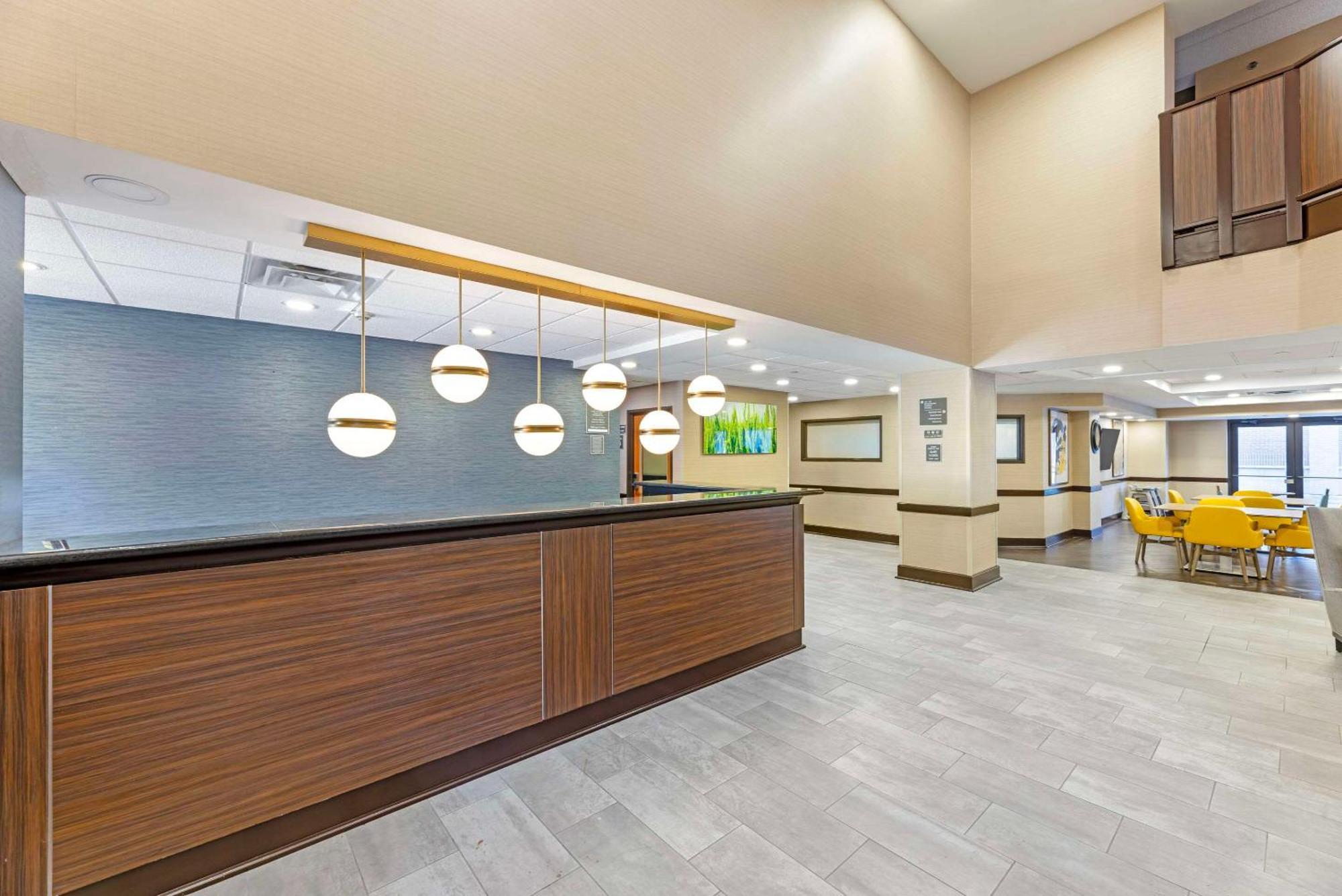 Comfort Inn & Suites Arlington Heights - Schaumburg Exterior photo